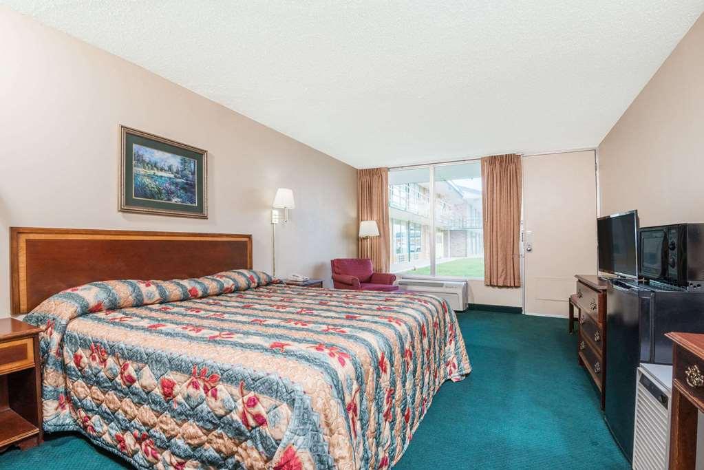 Knights Inn Wabash Room photo